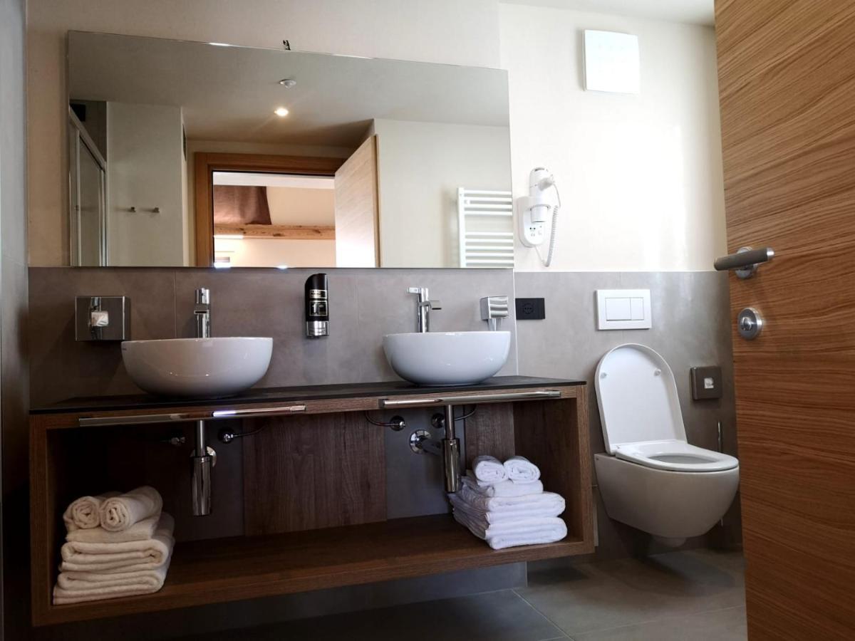 Garni Al Silvestri Vei Hotell Livigno Exteriör bild