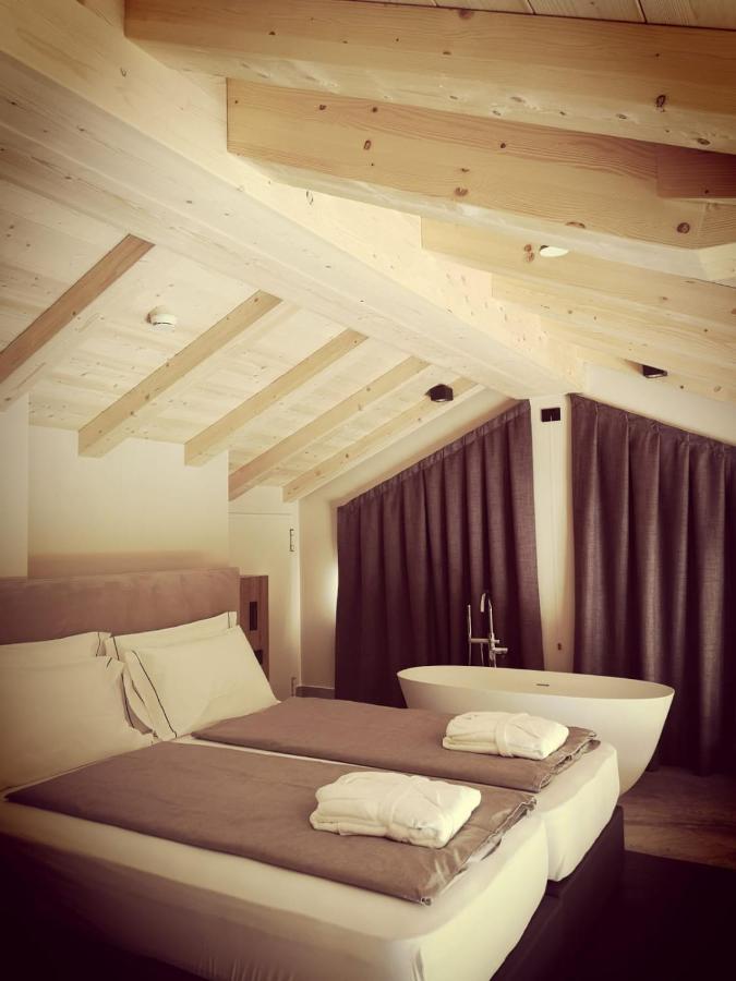 Garni Al Silvestri Vei Hotell Livigno Exteriör bild