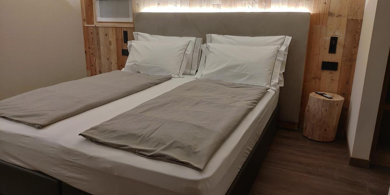 Garni Al Silvestri Vei Hotell Livigno Exteriör bild