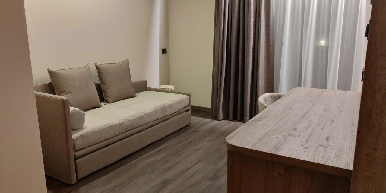 Garni Al Silvestri Vei Hotell Livigno Exteriör bild
