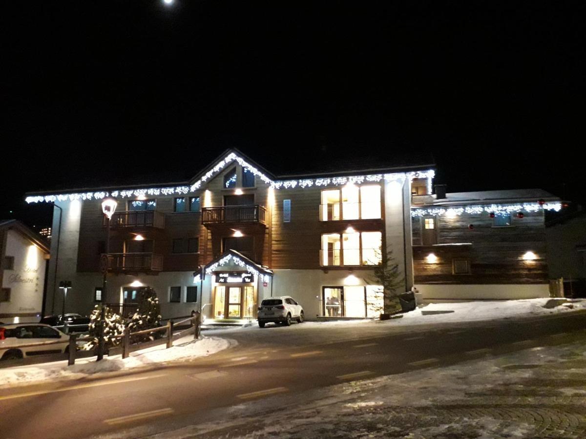 Garni Al Silvestri Vei Hotell Livigno Exteriör bild