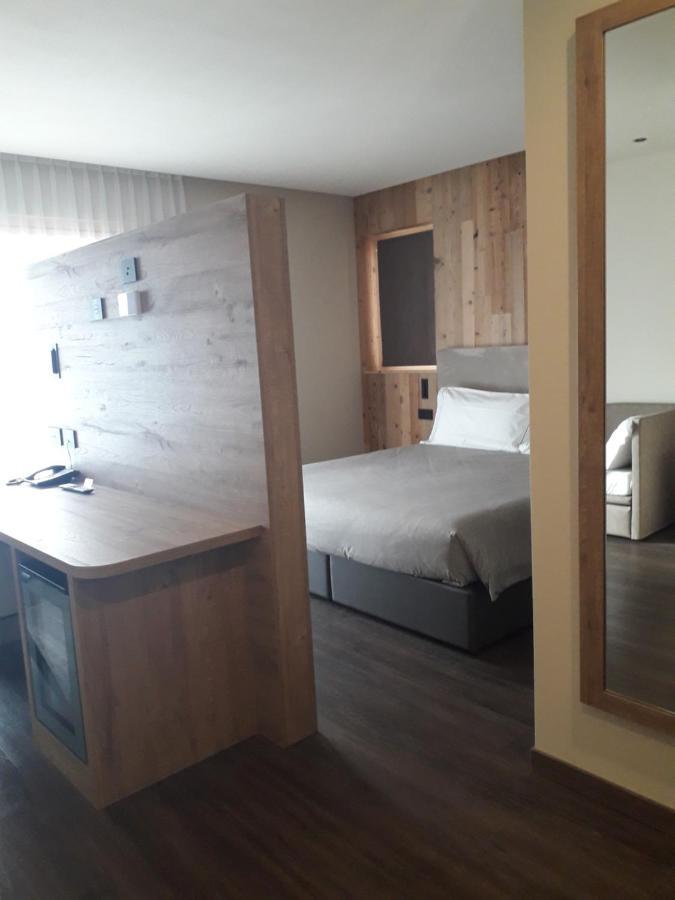 Garni Al Silvestri Vei Hotell Livigno Exteriör bild