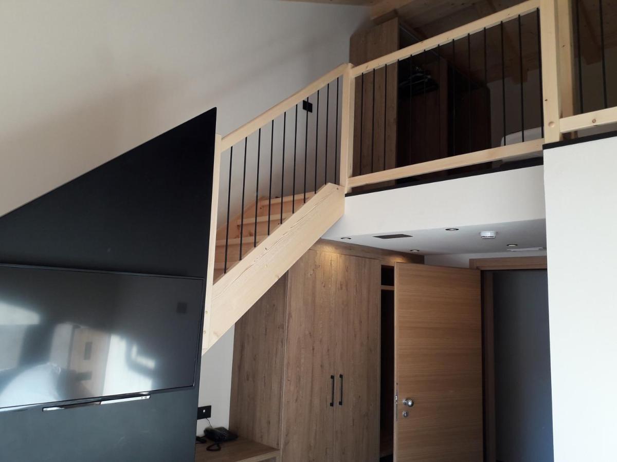 Garni Al Silvestri Vei Hotell Livigno Exteriör bild