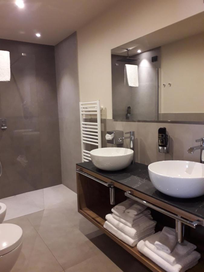 Garni Al Silvestri Vei Hotell Livigno Exteriör bild