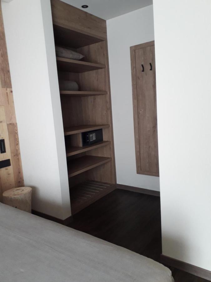 Garni Al Silvestri Vei Hotell Livigno Exteriör bild