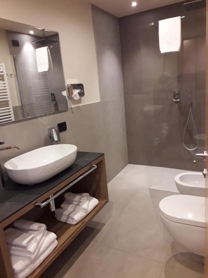 Garni Al Silvestri Vei Hotell Livigno Exteriör bild