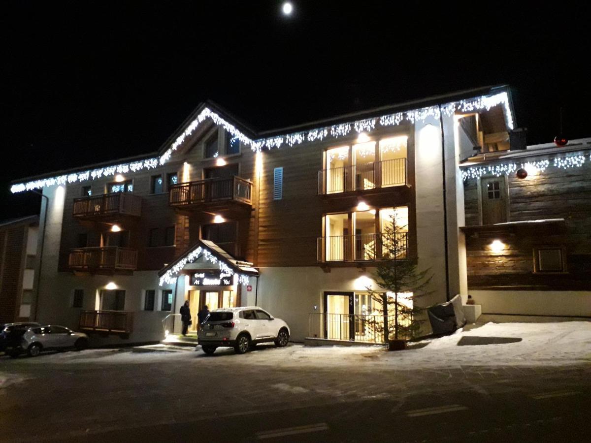 Garni Al Silvestri Vei Hotell Livigno Exteriör bild