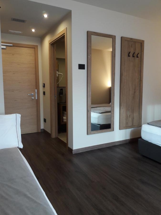 Garni Al Silvestri Vei Hotell Livigno Exteriör bild