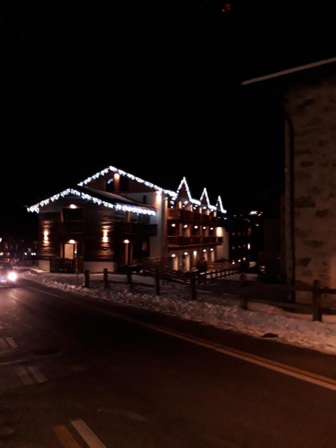 Garni Al Silvestri Vei Hotell Livigno Exteriör bild